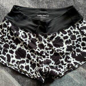 NWT Outdoor Voices HUDSON 2.5" Shorts - Black/White Dalmation - Women's Large